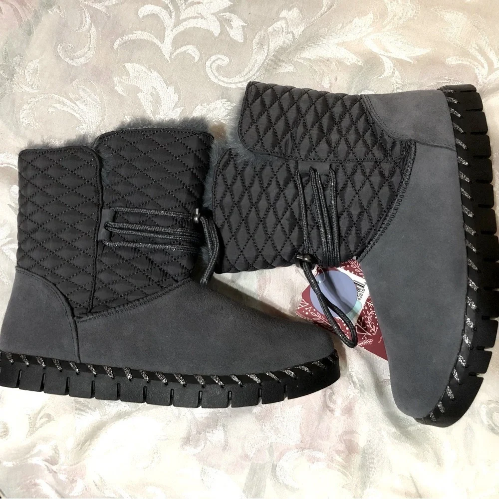 MUK LUKS Flexi Bridgehampton Dark Grey Suede Leather faux Fur Lined Boot sz 7